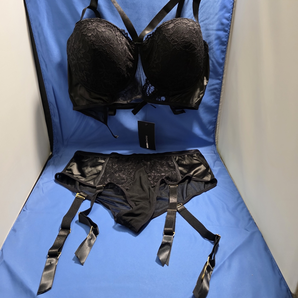 Fashion Nova Night In Lace Bustier Garter Set